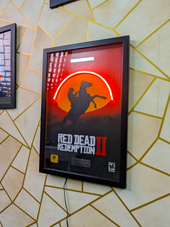 RED DEAD REDEMPTION 2 NEON FRAME